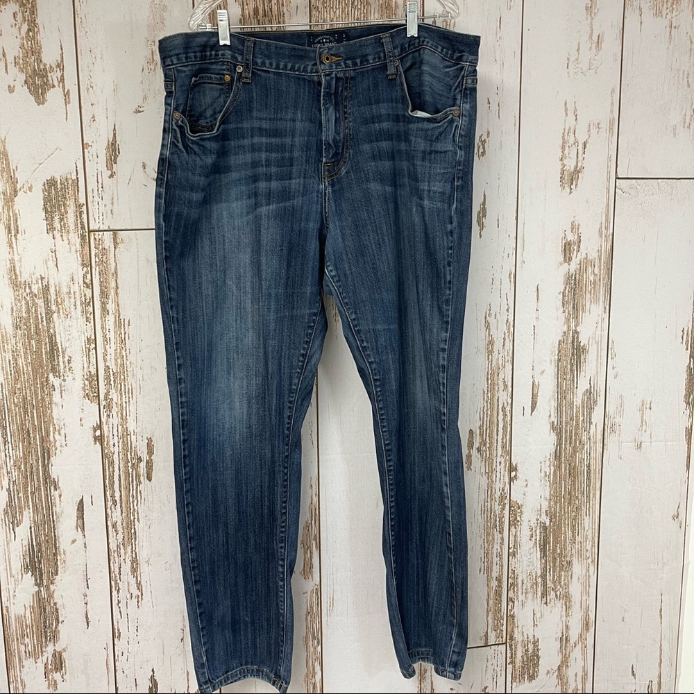 Lucky Brand, 221 Original Straight Jeans. Size 42 x 30. In excellent condition!